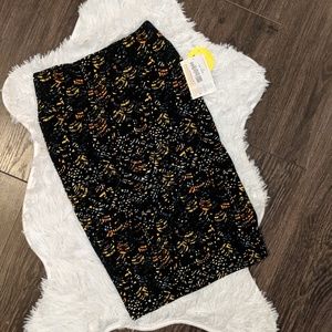 LuLaRoe XS Cassie Skirt, black background